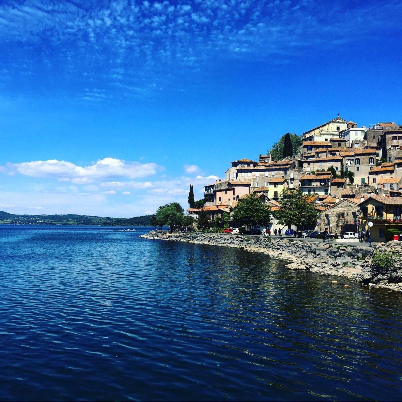 Tra Il Borgo E Il *